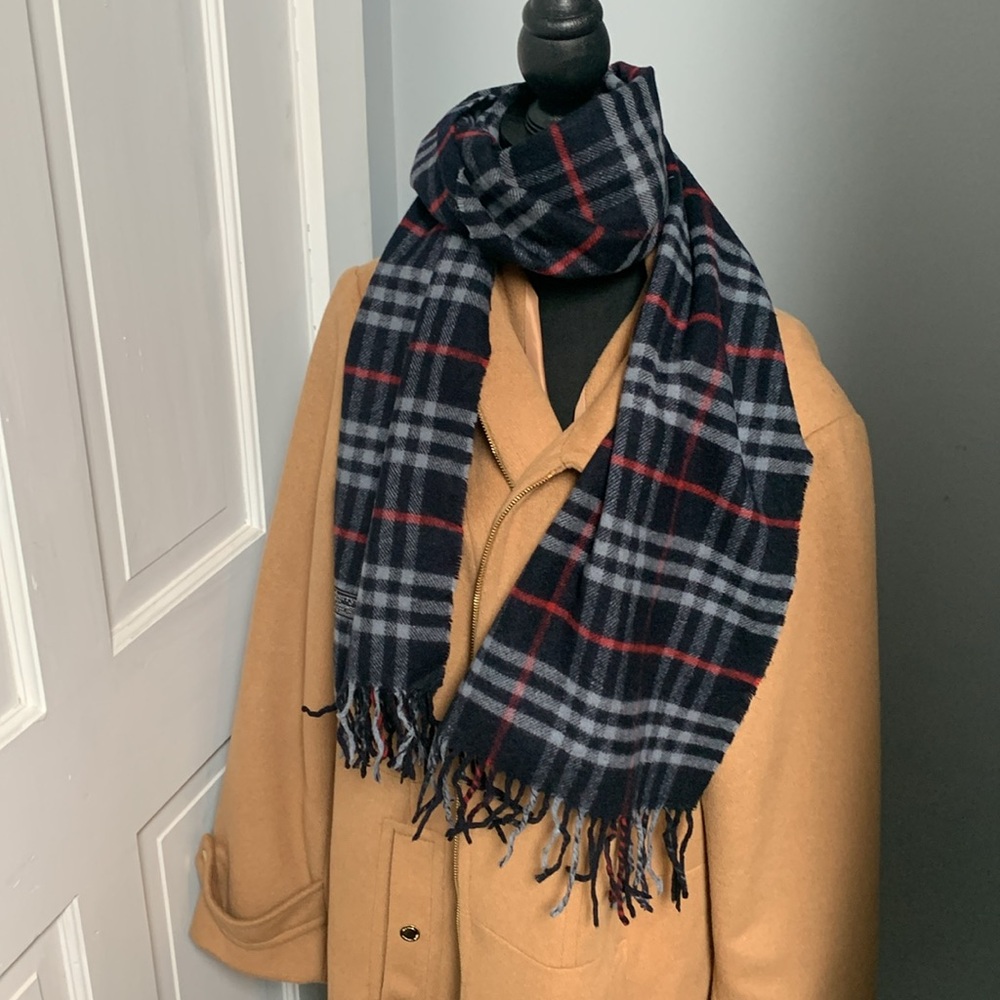 Authentic Burberrys (vintage) black plaid scarf - Picture 6 of 17